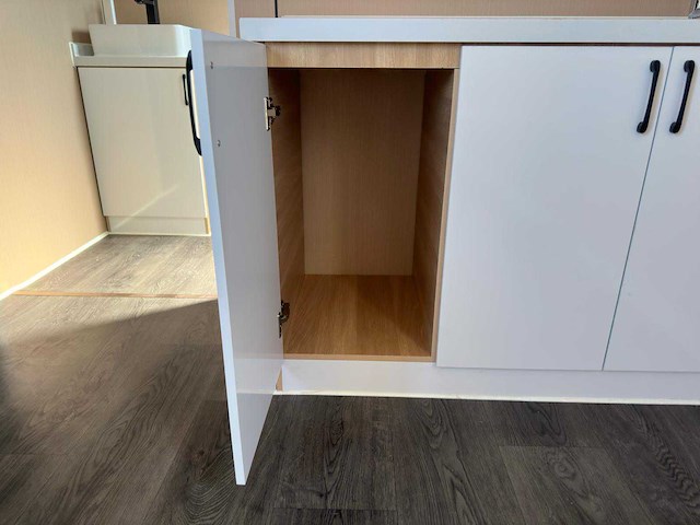 2025 rhino-cross-containers 1 deur en 3 ramen zwart 40ft hq/12 m - containerwoning / container office unit - afbeelding 15 van  35