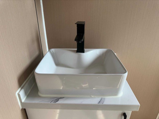 2025 rhino-cross-containers 1 deur en 3 ramen zwart 40ft hq/12 m - containerwoning / container office unit - afbeelding 25 van  35