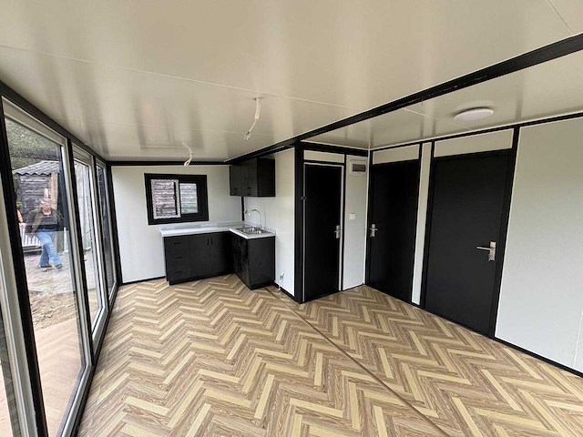 2025 rhino houses 36,5 m2 met glazen wand, 2 slaapkamers, badkamer en keuken mobiele woonunit / tiny house - afbeelding 17 van  19
