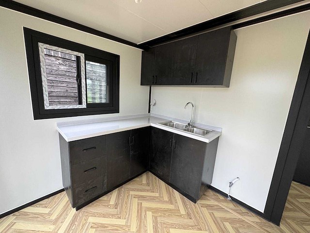 2025 rhino houses 36,5 m2 met glazen wand, 2 slaapkamers, badkamer en keuken mobiele woonunit / tiny house - afbeelding 10 van  19