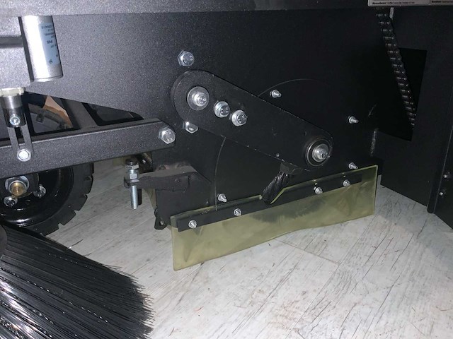 2025 sauber germany sweeper sb1101 zelfrijdende veegmachine - afbeelding 8 van  16