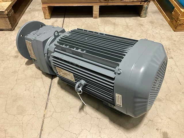 2025 sew-eurodrive rf47 drn132s2/ln 5,5kw reductiemotor - afbeelding 1 van  5