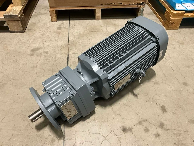 2025 sew-eurodrive rf47 drn132s2/ln 5,5kw reductiemotor - afbeelding 2 van  5