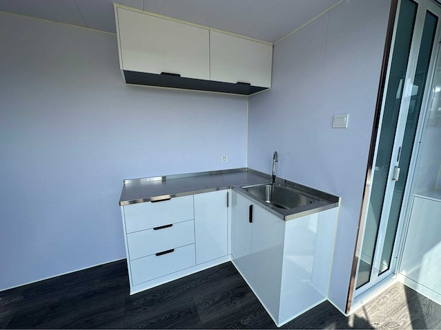 2025 stahlworks eco 5000 a wit tiny house / atelier / kantoor met badkamer rechts en hoekkeuken - afbeelding 2 van  24