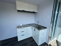2025 stahlworks eco 5000 a wit tiny house / atelier / kantoor met badkamer rechts en hoekkeuken - afbeelding 2 van  24