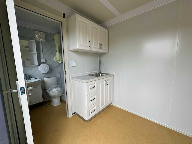 2025 stahlworks type d wit inclusief badkamer en keuken mobiele woonunit / tiny house - afbeelding 14 van  17