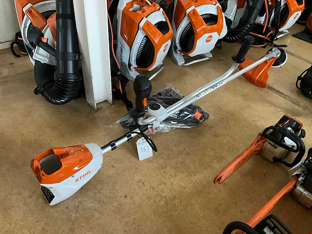 2025 stihl fsa 250 accu bosmaaier - afbeelding 1 van  9