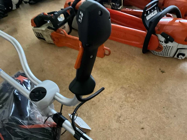 2025 stihl fsa 250 accu bosmaaier - afbeelding 6 van  9