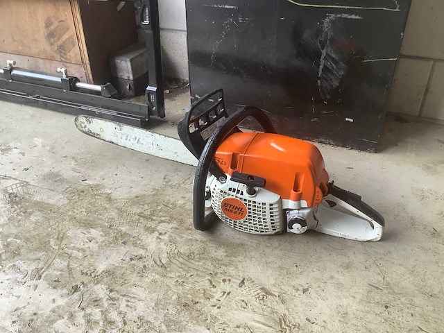 2025 stihl ms270 kettingzaag - afbeelding 1 van  3