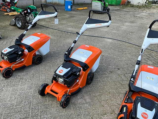 2025 stihl rm 443.3 grasmaaier - afbeelding 1 van  10