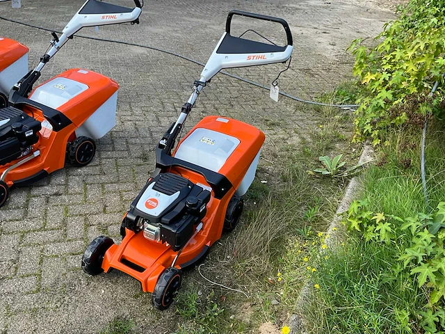 2025 stihl rm 443.3 grasmaaier - afbeelding 1 van  10