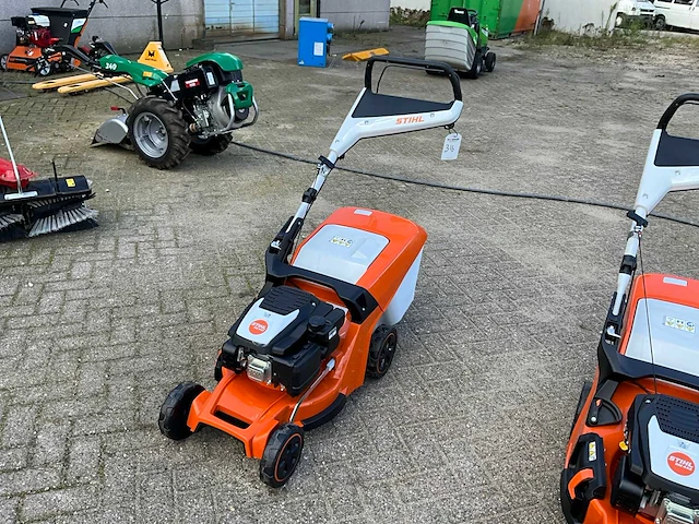 2025 stihl rm 443.3 grasmaaier - afbeelding 1 van  10