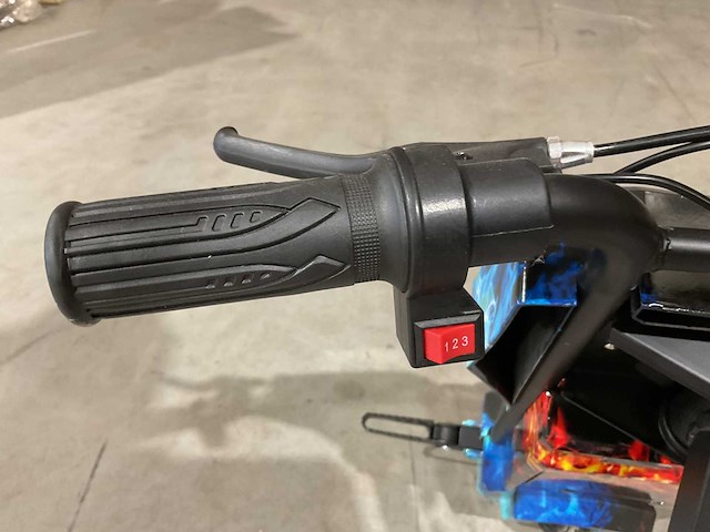 2025 ultra motocross 250w bl/or elektrische drift trike - afbeelding 12 van  14