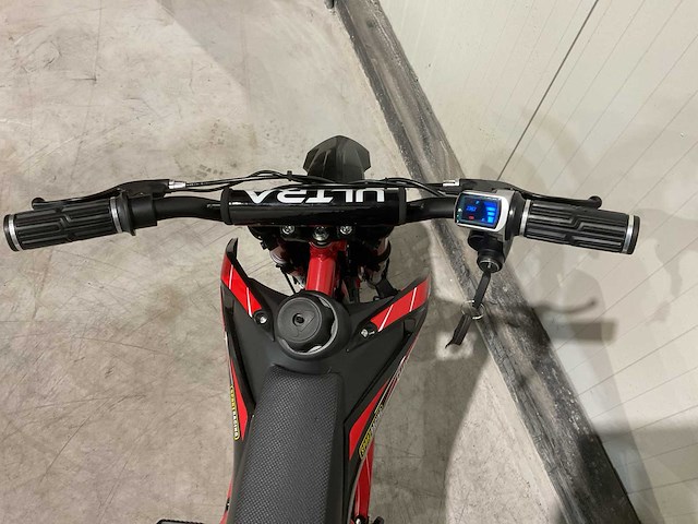 2025 ultra motocross ilx1000 elektrische crossmotor rood - afbeelding 2 van  11