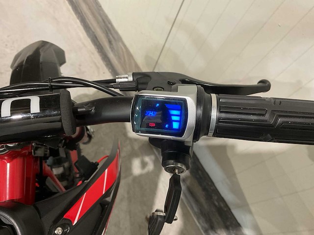 2025 ultra motocross ilx1000 elektrische crossmotor rood - afbeelding 3 van  11