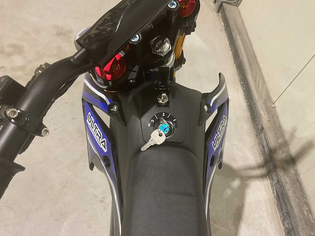 2025 ultra motocross ilx1500 elektrische crossmotor blauw - afbeelding 8 van  10