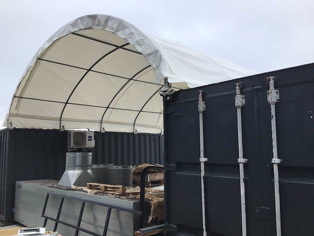 2026 - easy-going - (6x12x2 meter) - shelter overkapping / tent tussen 2 containers c2040 - afbeelding 10 van  18