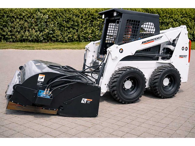 2026 - easy-going - 72 inch veegmachine met opvangbak - rolbezem voor schranklader / skidsteer - afbeelding 3 van  11