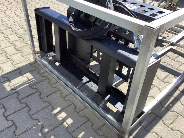 2026 - easy-going - trencher - kettinggraver voor schranklader / skidsteer - afbeelding 12 van  14