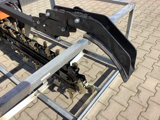 2026 - easy-going - trencher - kettinggraver voor schranklader / skidsteer - afbeelding 13 van  21