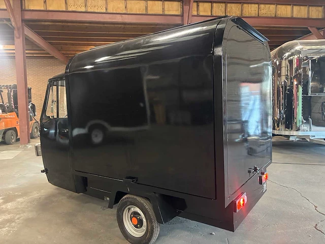 2026 - vespa (look) - barista - foodtruck - afbeelding 3 van  24