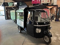 2026 - vespa (look) - barista - foodtruck - afbeelding 8 van  24