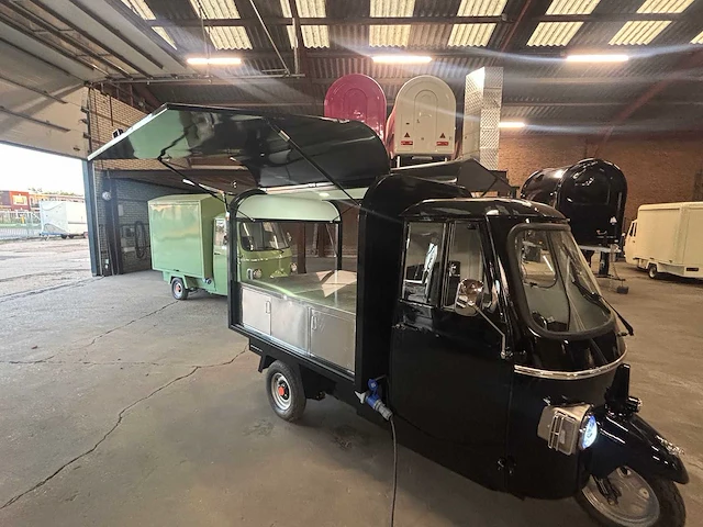 2026 - vespa (look) - barista - foodtruck - afbeelding 17 van  24