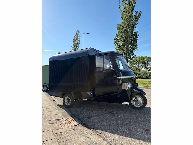 2026 - vespa (look) - barista - foodtruck - afbeelding 7 van  24