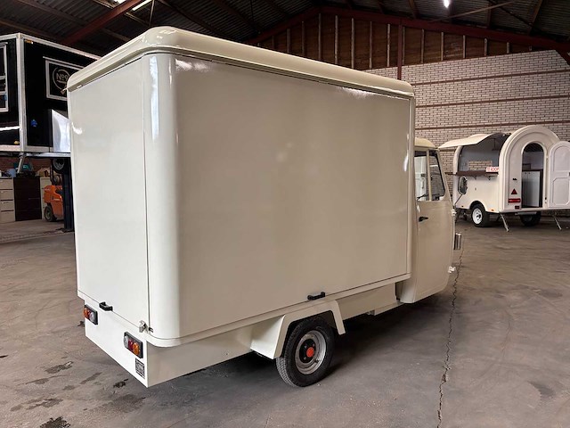 2026 - vespa (look) - liftroof - foodtruck - afbeelding 15 van  20