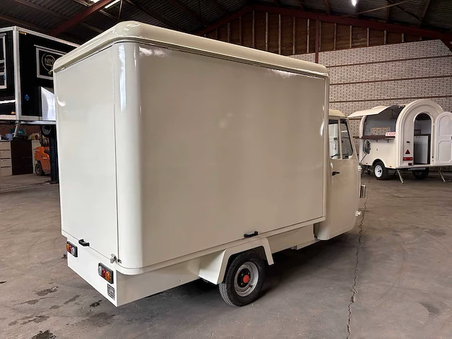 2026 - vespa (look) - liftroof - foodtruck - afbeelding 15 van  20