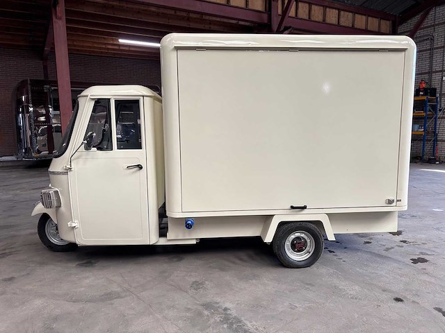 2026 - vespa (look) - liftroof - foodtruck - afbeelding 4 van  6