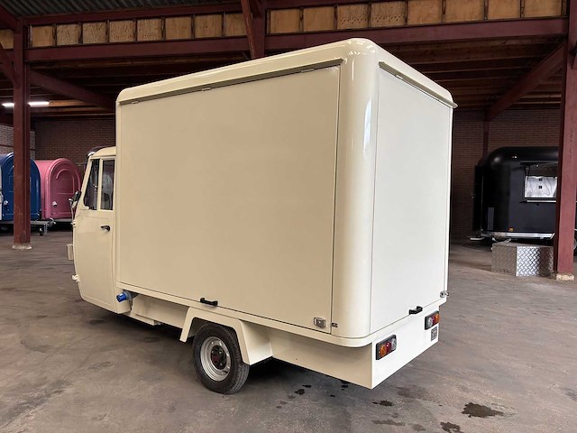 2026 - vespa (look) - liftroof - foodtruck - afbeelding 5 van  6