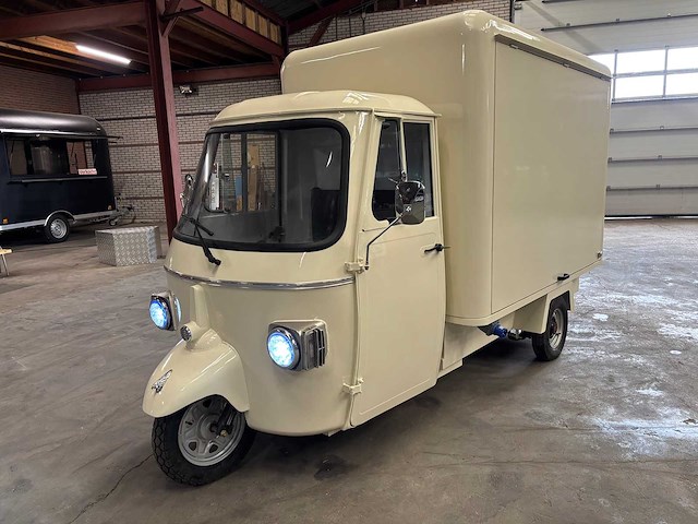 2026 - vespa (look) - liftroof - foodtruck - afbeelding 6 van  6