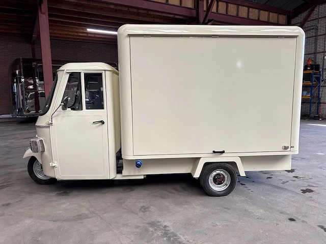 2026 - vespa (look) - liftroof - foodtruck - afbeelding 8 van  20