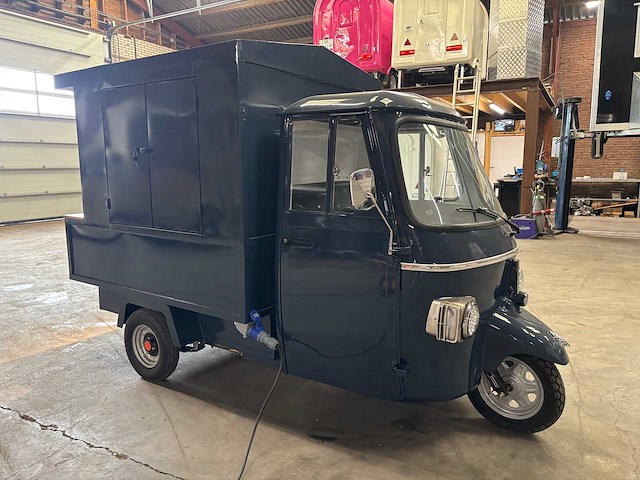 2026 - vespa (look) - promotion - foodtruck - afbeelding 9 van  13