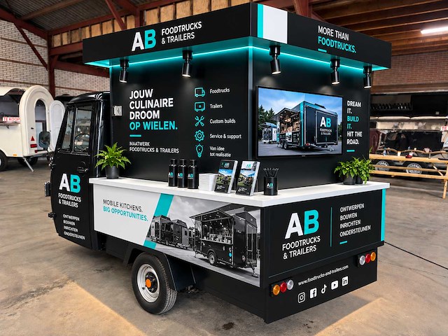 2026 - vespa (look) - promotion - foodtruck - afbeelding 12 van  13
