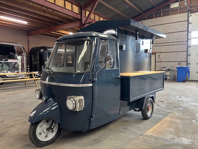 2026 - vespa (look) - promotion - foodtruck - afbeelding 1 van  13