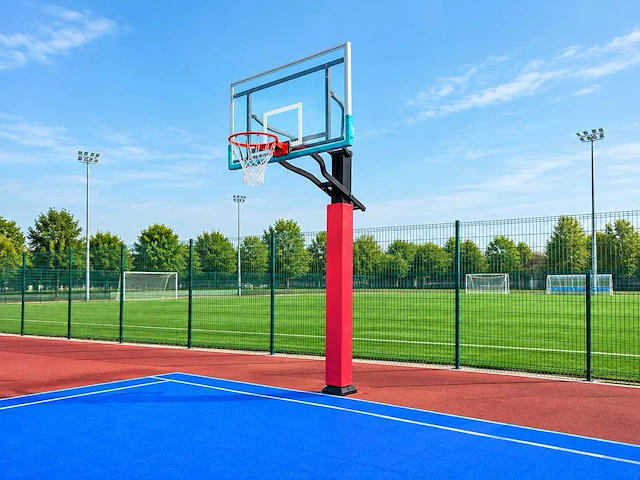 2026 basketbal veld met basketbal standaard - afbeelding 8 van  13
