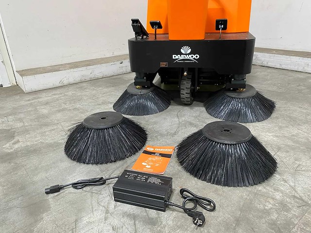 2026 daewoo das 80 opzit veegmachine - afbeelding 4 van  18