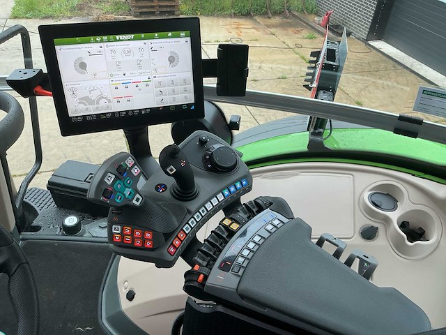 2026 fendt 826 vario vierwielaangedreven landbouwtractor - afbeelding 26 van  43