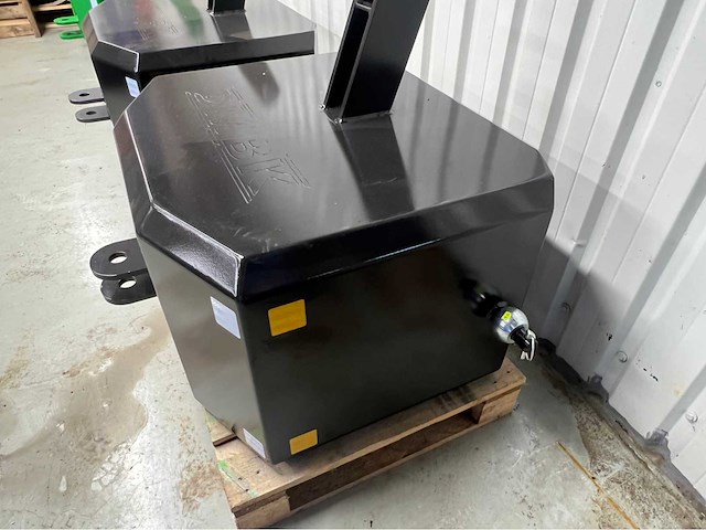 2026 massey-ferguson / case frontgewichten 600kg (2x) - afbeelding 3 van  7