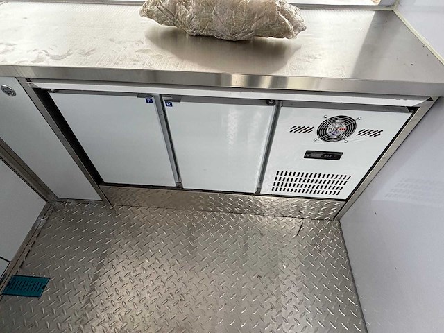 2026 mobiele foodtruck - foodtruck - afbeelding 10 van  24