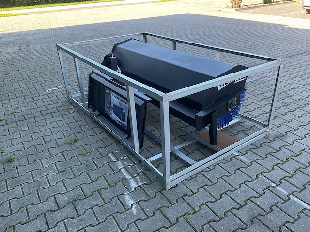2026 rhino-cross 72 inch veeg / borstel machine ten behoeve van schranklader / shovel - afbeelding 11 van  13