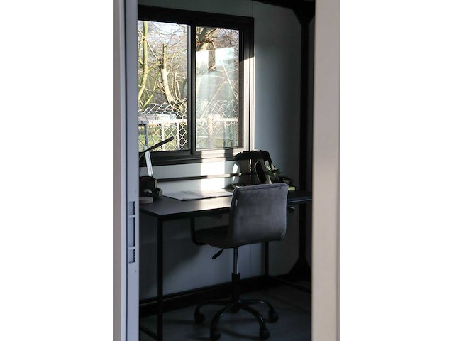 2026 rhino houses 36,5 m2 wit 2 slaapkamers, badkamer en keuken mobiele woonunit / tiny house met luifel / balkon - afbeelding 4 van  30