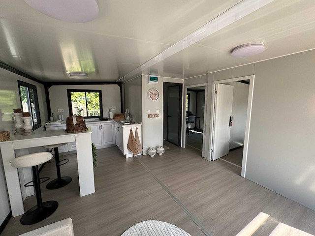2026 rhino houses 36,5 m2 wit 2 slaapkamers, badkamer en keuken mobiele woonunit / tiny house met luifel / balkon - afbeelding 15 van  30