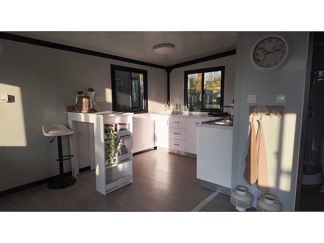 2026 rhino houses 36,5 m2 zwart 2 slaapkamers, badkamer en keuken mobiele woonunit / tiny house met luifel / balkon - afbeelding 2 van  27