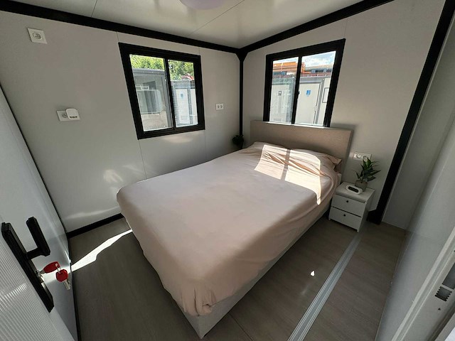 2026 rhino houses 36,5 m2 zwart 2 slaapkamers, badkamer en keuken mobiele woonunit / tiny house met luifel / balkon - afbeelding 21 van  27