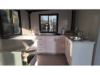 2026 rhino houses 36,5 m2 zwart 2 slaapkamers, badkamer en keuken mobiele woonunit / tiny house met luifel / balkon - afbeelding 13 van  38