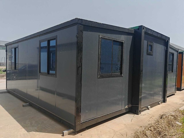 2026 rhino houses 36,5 m2 zwart 2 slaapkamers, badkamer en keuken mobiele woonunit / tiny house met luifel / balkon - afbeelding 3 van  49