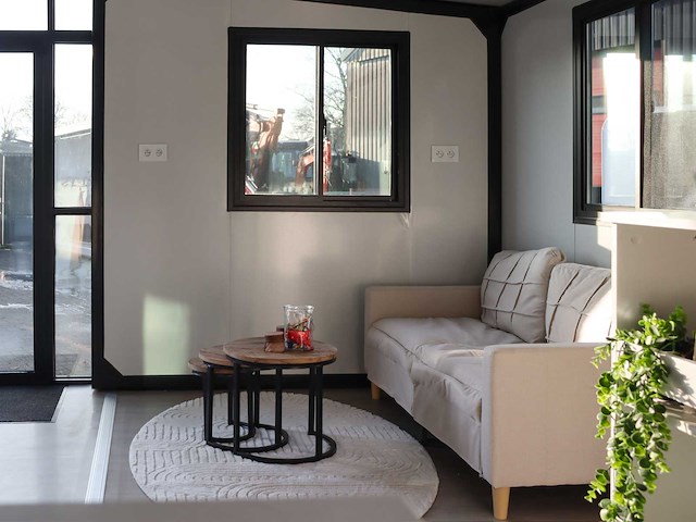 2026 rhino houses 36,5 m2 zwart 2 slaapkamers, badkamer en keuken mobiele woonunit / tiny house met luifel / balkon - afbeelding 9 van  49